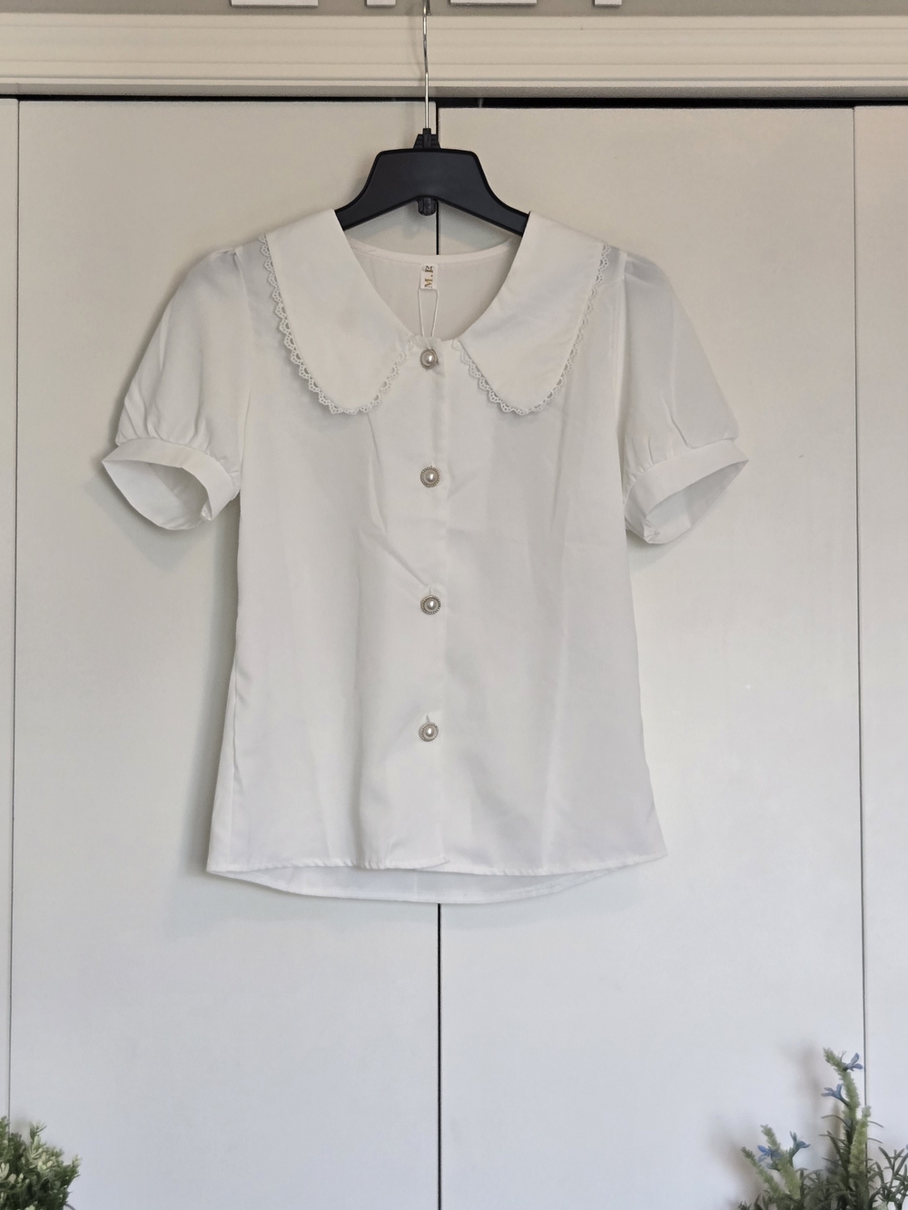 Women’s White Peter Pan Collar Button-Front Blouse